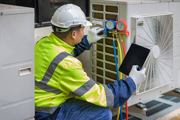 Professional Hvac technician working in Melrose, FL